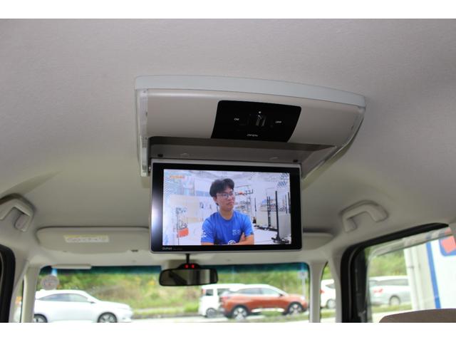 Ｎ－ＢＯＸ Ｇ・Ｌターボホンダセンシング　ツートンカラースタイル　ギャザズ８インチ大型ナビ　フルセグＴＶ　Ｂｌｕｅｔｏｏｔｈ　天井モニター　バックカメラ　ＥＴＣ　ＵＳＢｘ３　両側ＰＳドア　パドルシフト　クルコン　スマートキーＸ２　ＬＥＤライト（5枚目）