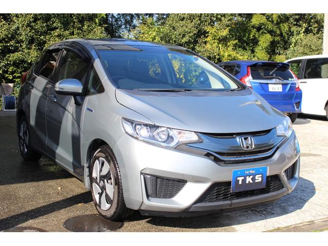 フィットハイブリッド Ｌパッケージ　ギャザズ８インチ大型プレミアムナビ　フルセグＴＶ　Ｂｌｕｅｔｏｏｔｈ　バックカメラ　ＥＴＣ　クルーズコントロール　スマートキーｘ２　プッシュスタート　ハーフレザー　ＬＥＤライト（2枚目）