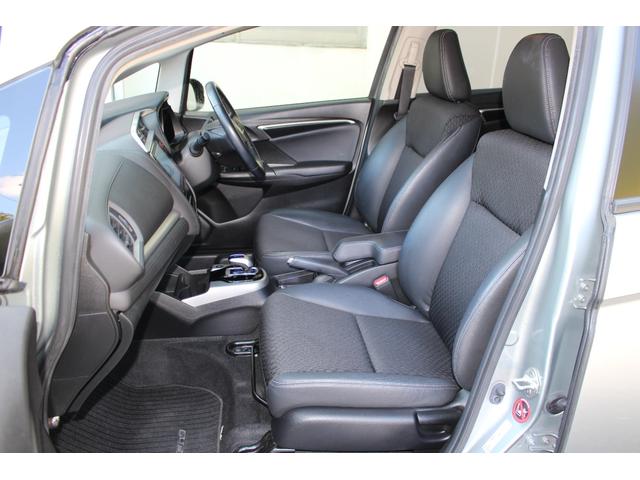 フィットハイブリッド Ｌパッケージ　ギャザズ８インチ大型プレミアムナビ　フルセグＴＶ　Ｂｌｕｅｔｏｏｔｈ　バックカメラ　ＥＴＣ　クルーズコントロール　スマートキーｘ２　プッシュスタート　ハーフレザー　ＬＥＤライト（15枚目）