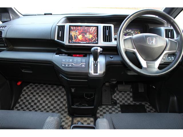 ステップワゴンスパーダ Ｚ　後期　アルパイン８インチ大型ナビ　フルセグＴＶ　Ｂｌｕｅｔｏｏｔｈ　バックカメラ　ＥＴＣ　アルパイン天井モニター　ドラレコ　両側ＰＳドア　スマートキーＸ２本　パドルシフト　ＨＩＤライト　アルミホイール（17枚目）