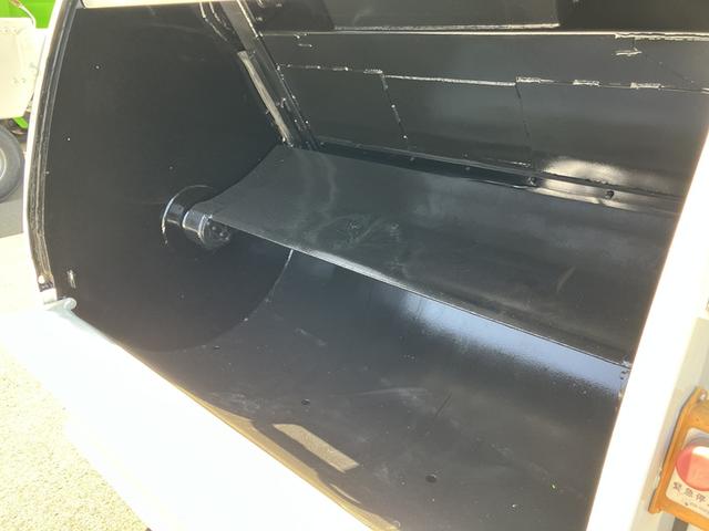 デュトロ 　新明和◆ＧＲ０４２－１４３４Ｓ２◆容積４．４ｍ３◆２０００Ｋｇ積載◆回転ダンプ式◆パッカー車◆塵芥車◆上物整備済み◆全塗装済み（28枚目）
