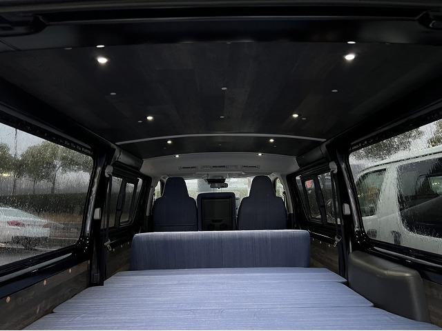 5ドア 標準ルーフ 標準フロア 3/6人 DX 5ドア2.0車中泊バンスタイル デニム仕様 ダブルエアコン キーレス LED(23枚目)