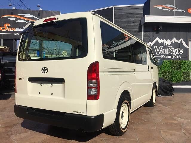 5ドア 標準ルーフ 標準フロア 3/6人 DX CAMPSTYLE5ドア 車中泊 ハイエースバン 16インチホワイトリボンタイヤ ウォールナット天井 ダウンライト キーレス(18枚目)