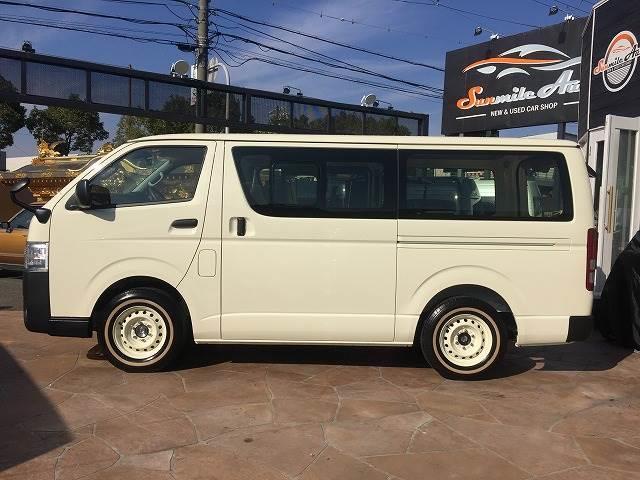 5ドア 標準ルーフ 標準フロア 3/6人 DX CAMPSTYLE5ドア 車中泊 ハイエースバン 16インチホワイトリボンタイヤ ウォールナット天井 ダウンライト キーレス(19枚目)
