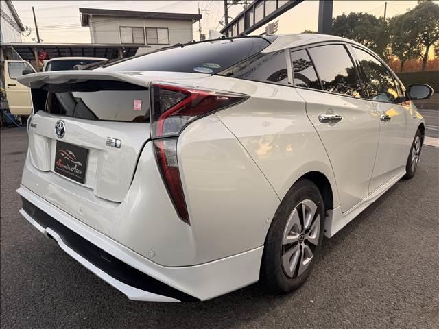 プリウス Ａプレミアム　ツーリングセレクション　Ａ　プレミアム　“ツーリングセレクション”事故歴無し　バックモニター　フルエアロ　ＬＥＤヘッドライト　バックモニター　盗難防止装置　障害物センサー　シートヒーター（6枚目）