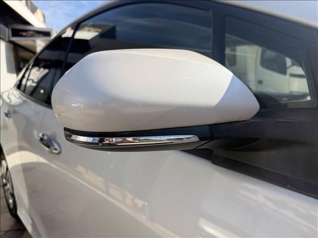 プリウス Ａプレミアム　ツーリングセレクション　Ａ　プレミアム　“ツーリングセレクション”事故歴無し　バックモニター　フルエアロ　ＬＥＤヘッドライト　バックモニター　盗難防止装置　障害物センサー　シートヒーター（12枚目）