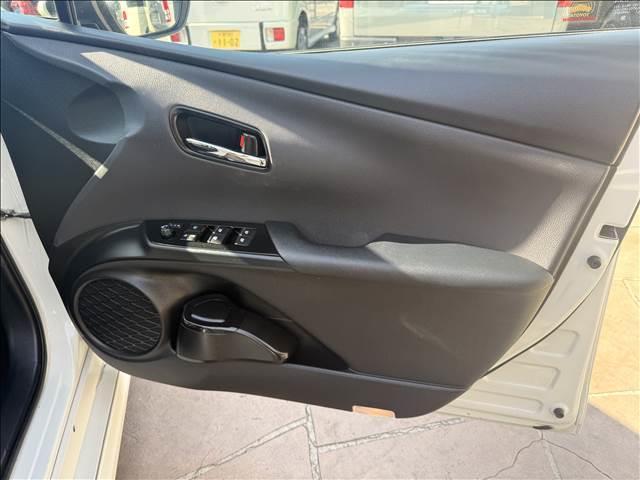 プリウス Ａプレミアム　ツーリングセレクション　Ａ　プレミアム　“ツーリングセレクション”事故歴無し　バックモニター　フルエアロ　ＬＥＤヘッドライト　バックモニター　盗難防止装置　障害物センサー　シートヒーター（14枚目）