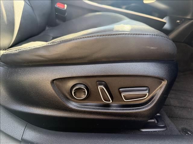 プリウス Ａプレミアム　ツーリングセレクション　Ａ　プレミアム　“ツーリングセレクション”事故歴無し　バックモニター　フルエアロ　ＬＥＤヘッドライト　バックモニター　盗難防止装置　障害物センサー　シートヒーター（17枚目）