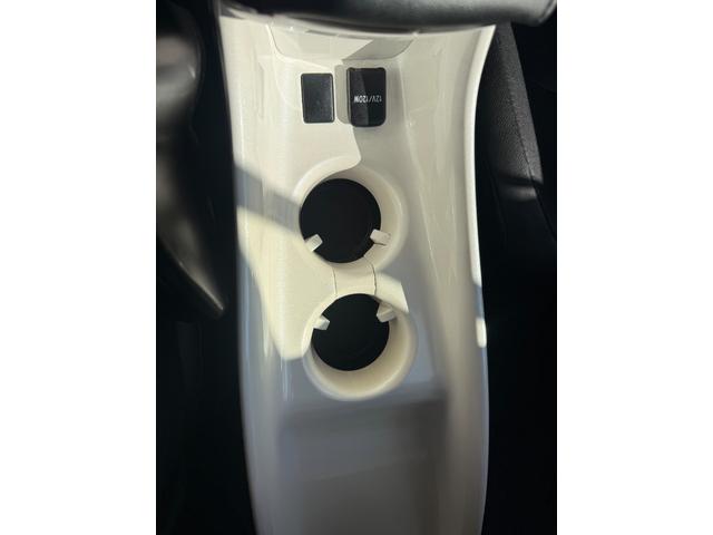 プリウス Ａプレミアム　ツーリングセレクション　Ａ　プレミアム　“ツーリングセレクション”事故歴無し　バックモニター　フルエアロ　ＬＥＤヘッドライト　バックモニター　盗難防止装置　障害物センサー　シートヒーター（31枚目）