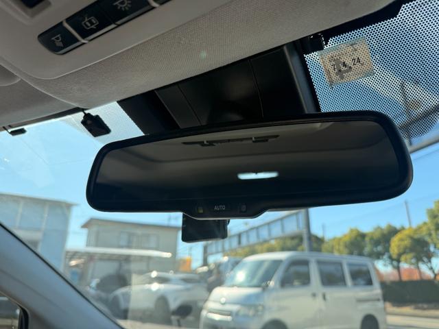 プリウス Ａプレミアム　ツーリングセレクション　Ａ　プレミアム　“ツーリングセレクション”事故歴無し　バックモニター　フルエアロ　ＬＥＤヘッドライト　バックモニター　盗難防止装置　障害物センサー　シートヒーター（32枚目）