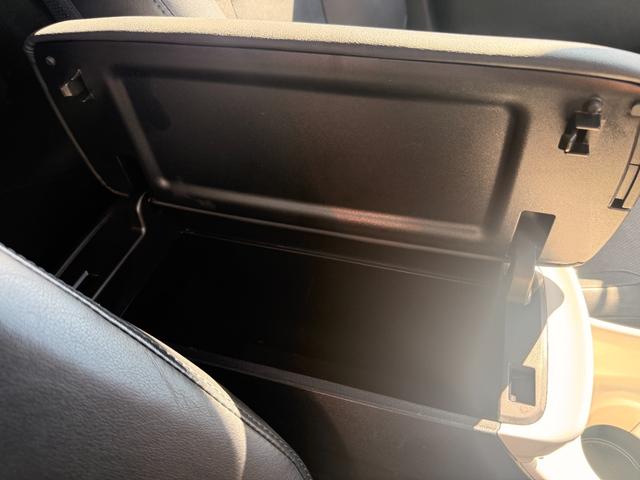 プリウス Ａプレミアム　ツーリングセレクション　Ａ　プレミアム　“ツーリングセレクション”事故歴無し　バックモニター　フルエアロ　ＬＥＤヘッドライト　バックモニター　盗難防止装置　障害物センサー　シートヒーター（38枚目）