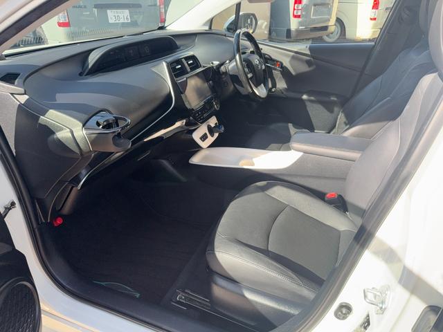 プリウス Ａプレミアム　ツーリングセレクション　Ａ　プレミアム　“ツーリングセレクション”事故歴無し　バックモニター　フルエアロ　ＬＥＤヘッドライト　バックモニター　盗難防止装置　障害物センサー　シートヒーター（42枚目）