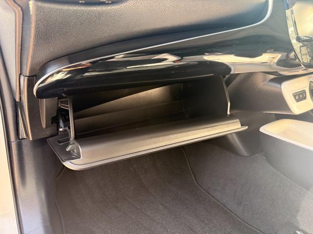 プリウス Ａプレミアム　ツーリングセレクション　Ａ　プレミアム　“ツーリングセレクション”事故歴無し　バックモニター　フルエアロ　ＬＥＤヘッドライト　バックモニター　盗難防止装置　障害物センサー　シートヒーター（44枚目）