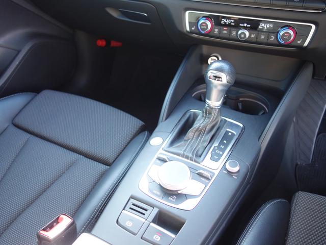 Ａ３ スポーツバック３０ＴＦＳＩ　スポーツ　Ｓラインパッケージ　純正ナビ　バックカメラ　バーチャルコックピット　Ｂｌｕｅｔｏｏｔｈ（19枚目）