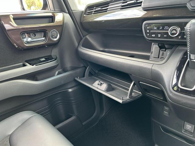 N-BOXカスタム G・Lターボホンダセンシング 下取直売・カーナビ・Bluetooth・ワンセグTV・CD再生・ETC・両側電動スライドドア・クルーズコントロール・スマートキー&プッシュスタート・ベンチシート・ルームクリーニング(25枚目)