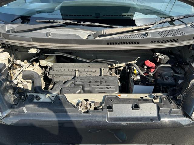 【エンジンルーム】エンジンルームもキレイです☆普段開けないところもお手入れしています！納車前の前にはもう１度点検整備しますが、安心して乗って頂けるように、入念にチェックします！