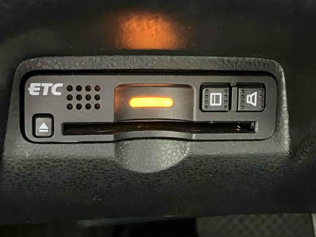 フィットハイブリッド ハイブリッド・１０ｔｈアニバーサリー　ハイブリッド　ドライブレコーダー　ＥＴＣ　バックカメラ　ナビ　ＴＶ　オートクルーズコントロール　オートライト　スマートキー　アイドリングストップ　電動格納ミラー　ＣＶＴ　盗難防止システム（8枚目）