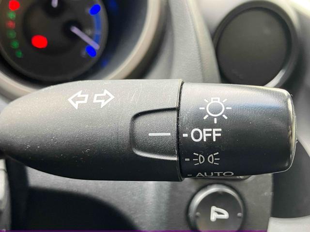 フィットハイブリッド ハイブリッド・１０ｔｈアニバーサリー　ハイブリッド　ドライブレコーダー　ＥＴＣ　バックカメラ　ナビ　ＴＶ　オートクルーズコントロール　オートライト　スマートキー　アイドリングストップ　電動格納ミラー　ＣＶＴ　盗難防止システム（11枚目）