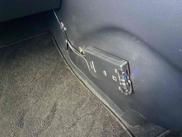 ヴォクシー Ｓ－Ｇ　ＥＴＣ　バックカメラ　ナビ　オートクルーズコントロール　衝突被害軽減システム　両側電動スライドドア　オートマチックハイビーム　オートライト　ＬＥＤヘッドランプ　スマートキー　電動格納ミラー（7枚目）