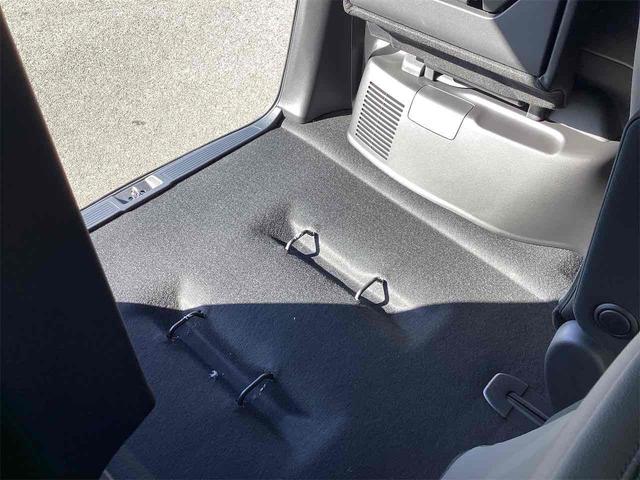 フリード ｅ：ＨＥＶエアー　ＥＸ　クリアランスソナー　オートクルーズコントロール　レーンアシスト　衝突被害軽減システム　両側電動スライドドア　オートライト　ＬＥＤヘッドランプ　スマートキー　アイドリングストップ　電動格納ミラー（28枚目）