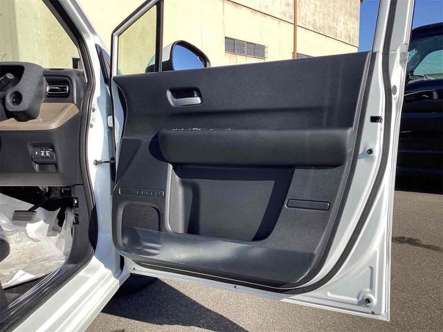 フリード ｅ：ＨＥＶエアー　ＥＸ　クリアランスソナー　オートクルーズコントロール　レーンアシスト　衝突被害軽減システム　両側電動スライドドア　オートライト　ＬＥＤヘッドランプ　スマートキー　アイドリングストップ　電動格納ミラー（36枚目）