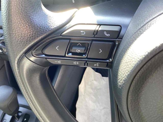 ヤリス Ｘ　バックカメラ　クリアランスソナー　衝突被害軽減システム　オートマチックハイビーム　オートライト　キーレスエントリー　ＣＶＴ　盗難防止システム　衝突安全ボディ　ＡＢＳ　ＥＳＣ　エアコン（9枚目）