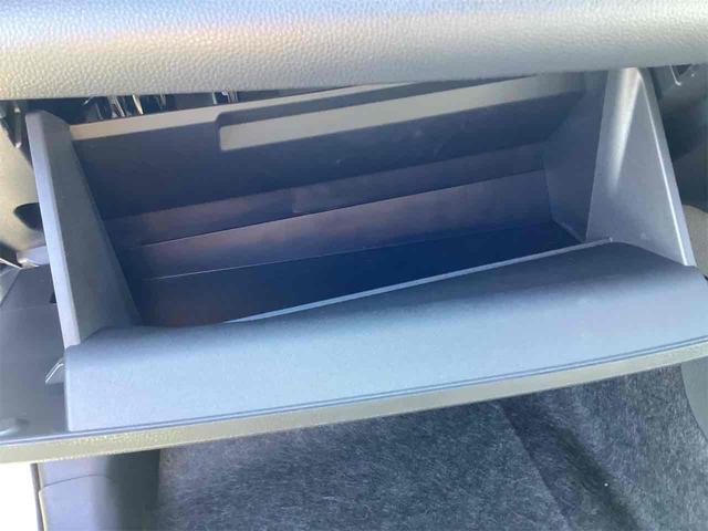 ヤリス Ｘ　バックカメラ　クリアランスソナー　衝突被害軽減システム　オートマチックハイビーム　オートライト　キーレスエントリー　ＣＶＴ　盗難防止システム　衝突安全ボディ　ＡＢＳ　ＥＳＣ　エアコン（13枚目）