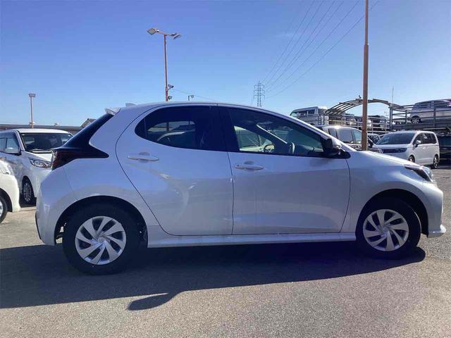 ヤリス Ｘ　バックカメラ　クリアランスソナー　衝突被害軽減システム　オートマチックハイビーム　オートライト　キーレスエントリー　ＣＶＴ　盗難防止システム　衝突安全ボディ　ＡＢＳ　ＥＳＣ　エアコン（18枚目）