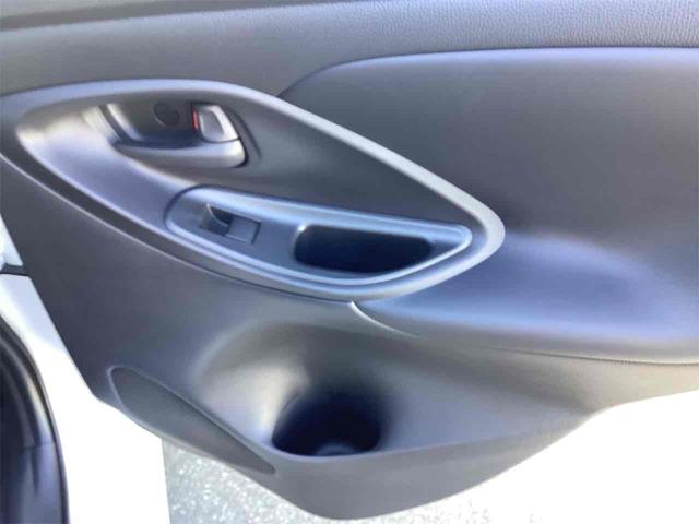 ヤリス Ｘ　バックカメラ　クリアランスソナー　衝突被害軽減システム　オートマチックハイビーム　オートライト　キーレスエントリー　ＣＶＴ　盗難防止システム　衝突安全ボディ　ＡＢＳ　ＥＳＣ　エアコン（31枚目）