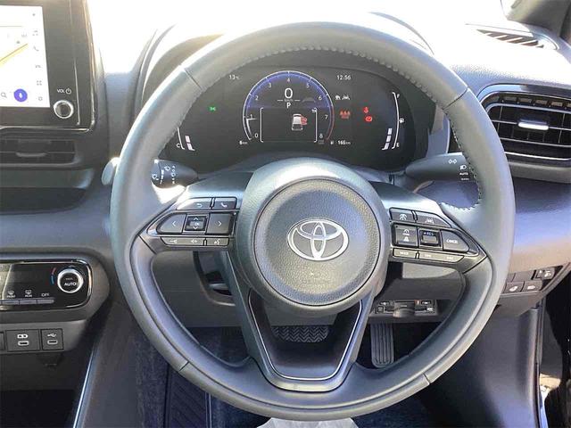 ヤリス Ｚ　ＥＴＣ　バックカメラ　ナビ　ＴＶ　クリアランスソナー　オートクルーズコントロール　レーンアシスト　衝突被害軽減システム　オートマチックハイビーム　オートライト　ＬＥＤヘッドランプ　スマートキー（8枚目）