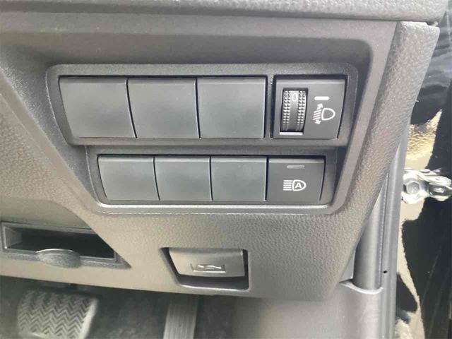 ヤリス Ｘ　バックカメラ　クリアランスソナー　衝突被害軽減システム　オートマチックハイビーム　オートライト　キーレスエントリー　電動格納ミラー　ＣＶＴ　盗難防止システム　衝突安全ボディ　ＡＢＳ　ＥＳＣ　エアコン（11枚目）