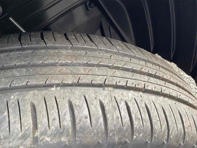 ヤリス Ｘ　バックカメラ　クリアランスソナー　衝突被害軽減システム　オートマチックハイビーム　オートライト　キーレスエントリー　電動格納ミラー　ＣＶＴ　盗難防止システム　衝突安全ボディ　ＡＢＳ　ＥＳＣ　エアコン（22枚目）