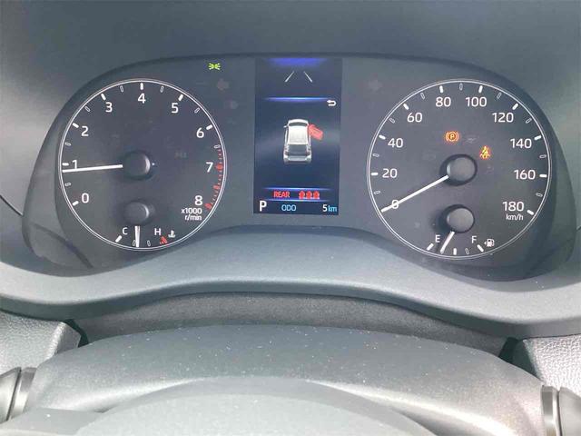 ヤリス Ｘ　バックカメラ　クリアランスソナー　衝突被害軽減システム　オートマチックハイビーム　オートライト　キーレスエントリー　電動格納ミラー　ＣＶＴ　盗難防止システム　衝突安全ボディ　ＡＢＳ　ＥＳＣ　エアコン（26枚目）