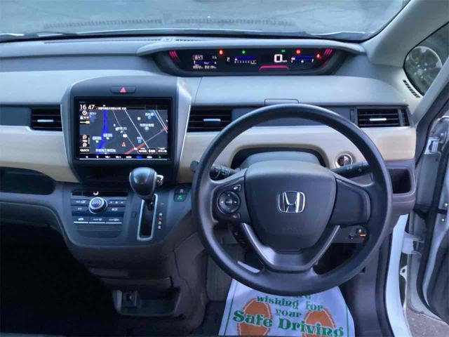 フリード Ｇ　ＥＴＣ　バックカメラ　ナビ　ＴＶ　両側電動スライドドア　スマートキー　アイドリングストップ　電動格納ミラー　３列シート　ＣＶＴ　ＣＤ　ＤＶＤ再生　Ｂｌｕｅｔｏｏｔｈ　盗難防止システム　衝突安全ボディ（5枚目）