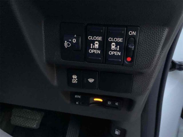 フリード Ｇ　ＥＴＣ　バックカメラ　ナビ　ＴＶ　両側電動スライドドア　スマートキー　アイドリングストップ　電動格納ミラー　３列シート　ＣＶＴ　ＣＤ　ＤＶＤ再生　Ｂｌｕｅｔｏｏｔｈ　盗難防止システム　衝突安全ボディ（12枚目）