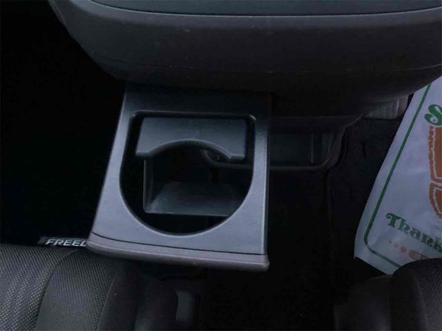 フリード Ｇ　ＥＴＣ　バックカメラ　ナビ　ＴＶ　両側電動スライドドア　スマートキー　アイドリングストップ　電動格納ミラー　３列シート　ＣＶＴ　ＣＤ　ＤＶＤ再生　Ｂｌｕｅｔｏｏｔｈ　盗難防止システム　衝突安全ボディ（31枚目）