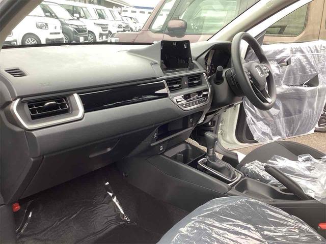 ＷＲ－Ｖ Ｘ　クリアランスソナー　オートクルーズコントロール　レーンアシスト　衝突被害軽減システム　オートライト　ＬＥＤヘッドランプ　スマートキー　電動格納ミラー　ＣＶＴ　盗難防止システム　ＵＳＢ　ＡＢＳ　ＥＳＣ（32枚目）