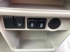 座席のシートを温めるシートヒーター！その温かさは一度経験したら欠かすことができません！エアコンで乾燥しやすい車内も防ぐ事ができます！ 4