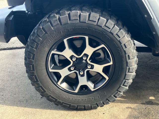 ジープ・ラングラーアンリミテッド ルビコン スミッティビルド ディフェンダーラック サイドステップ BESTOPサンライダー スタッドレスタイヤ付 純正ハードトップ積み込み ブラックレザーシート 純正ナビ バックカメラ サイドカメラ ドラレコ(10枚目)