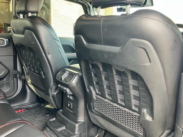 ジープ・ラングラーアンリミテッド ルビコン スミッティビルド ディフェンダーラック サイドステップ BESTOPサンライダー スタッドレスタイヤ付 純正ハードトップ積み込み ブラックレザーシート 純正ナビ バックカメラ サイドカメラ ドラレコ(23枚目)