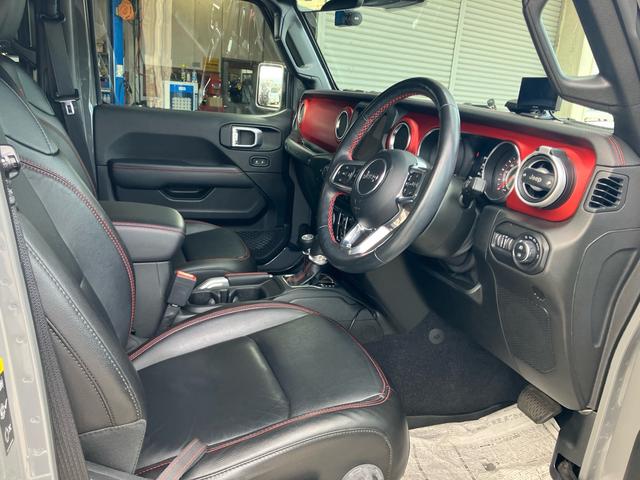 ジープ・ラングラーアンリミテッド ルビコン スミッティビルド ディフェンダーラック サイドステップ BESTOPサンライダー スタッドレスタイヤ付 純正ハードトップ積み込み ブラックレザーシート 純正ナビ バックカメラ サイドカメラ ドラレコ(30枚目)