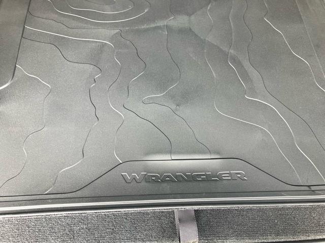 ジープ・ラングラーアンリミテッド ルビコン スミッティビルド ディフェンダーラック サイドステップ BESTOPサンライダー スタッドレスタイヤ付 純正ハードトップ積み込み ブラックレザーシート 純正ナビ バックカメラ サイドカメラ ドラレコ(55枚目)