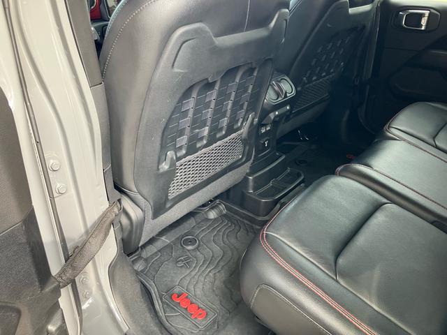 ジープ・ラングラーアンリミテッド ルビコン スミッティビルド ディフェンダーラック サイドステップ BESTOPサンライダー スタッドレスタイヤ付 純正ハードトップ積み込み ブラックレザーシート 純正ナビ バックカメラ サイドカメラ ドラレコ(63枚目)