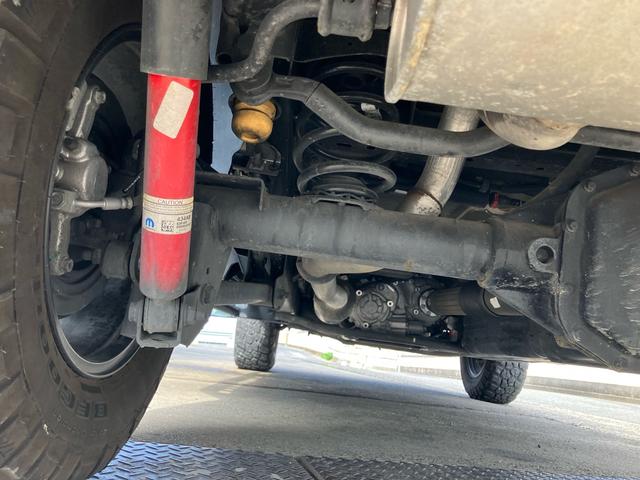 ジープ・ラングラーアンリミテッド ルビコン スミッティビルド ディフェンダーラック サイドステップ BESTOPサンライダー スタッドレスタイヤ付 純正ハードトップ積み込み ブラックレザーシート 純正ナビ バックカメラ サイドカメラ ドラレコ(70枚目)