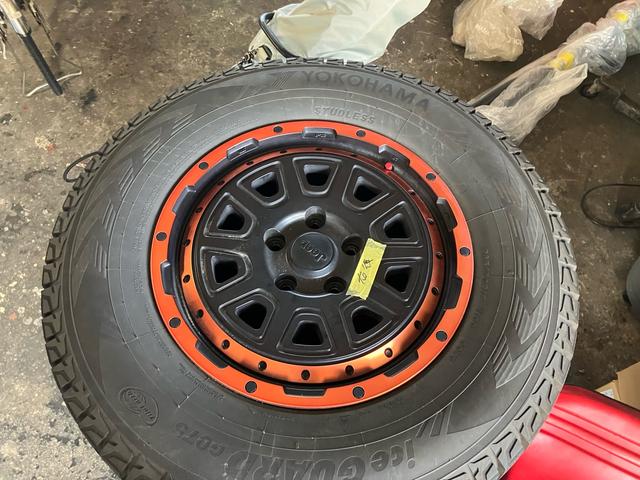 ジープ・ラングラーアンリミテッド ルビコン スミッティビルド ディフェンダーラック サイドステップ BESTOPサンライダー スタッドレスタイヤ付 純正ハードトップ積み込み ブラックレザーシート 純正ナビ バックカメラ サイドカメラ ドラレコ(77枚目)