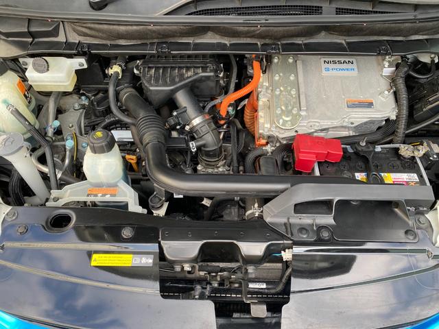 セレナ ｅ－パワー　ハイウェイスターＶ　プロパイロット　ハイブリットハイウェスター　両側電動スライドドア　ハンズフリーオートスライドドア　ハーフバックドア　安全運転支援機能（4枚目）