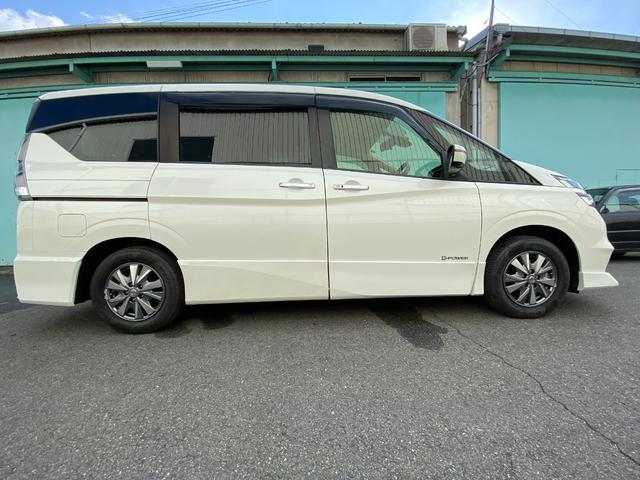 セレナ ｅ－パワー　ハイウェイスターＶ　プロパイロット　ハイブリットハイウェスター　両側電動スライドドア　ハンズフリーオートスライドドア　ハーフバックドア　安全運転支援機能（6枚目）