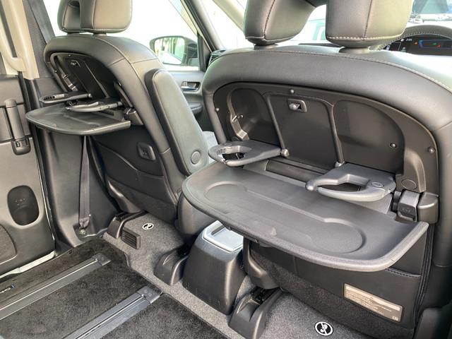 セレナ ｅ－パワー　ハイウェイスターＶ　プロパイロット　ハイブリットハイウェスター　両側電動スライドドア　ハンズフリーオートスライドドア　ハーフバックドア　安全運転支援機能（33枚目）