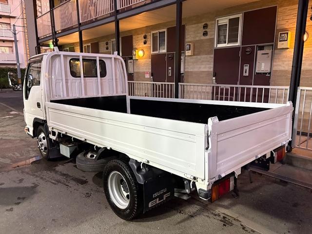 エルフトラック 平ボディ 10尺 Pレンジ付きオートマ 積載2トン 全低床 荷台鉄板張り新調 アオリ再塗装 純正LEDヘッドライト ナビ ETC キーレス メッキパーツ(8枚目)
