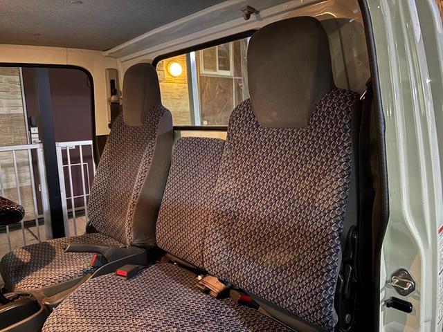 エルフトラック 平ボディ 10尺 Pレンジ付きオートマ 積載2トン 全低床 荷台鉄板張り新調 アオリ再塗装 純正LEDヘッドライト ナビ ETC キーレス メッキパーツ(17枚目)